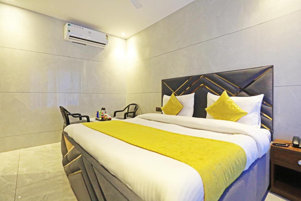 Preet 05 Mints Walking Distance Nizamuddin Railway Station